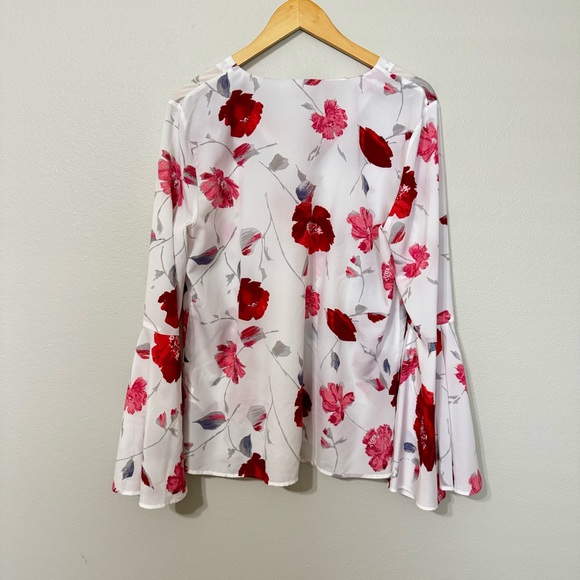Banana Republic Bell Sleeve Floral Blouse—L - Picture 5 of 8